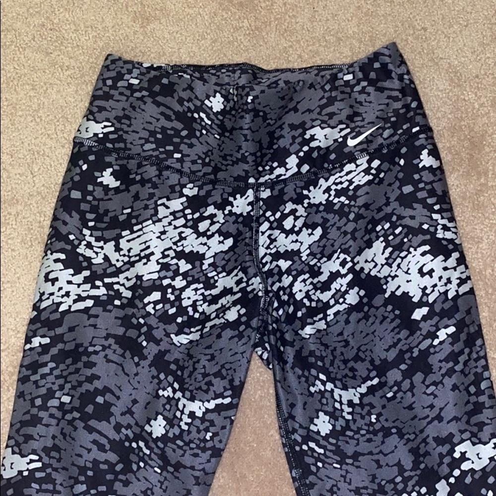 Nike leggings💗💗 - Picture 4 of 9